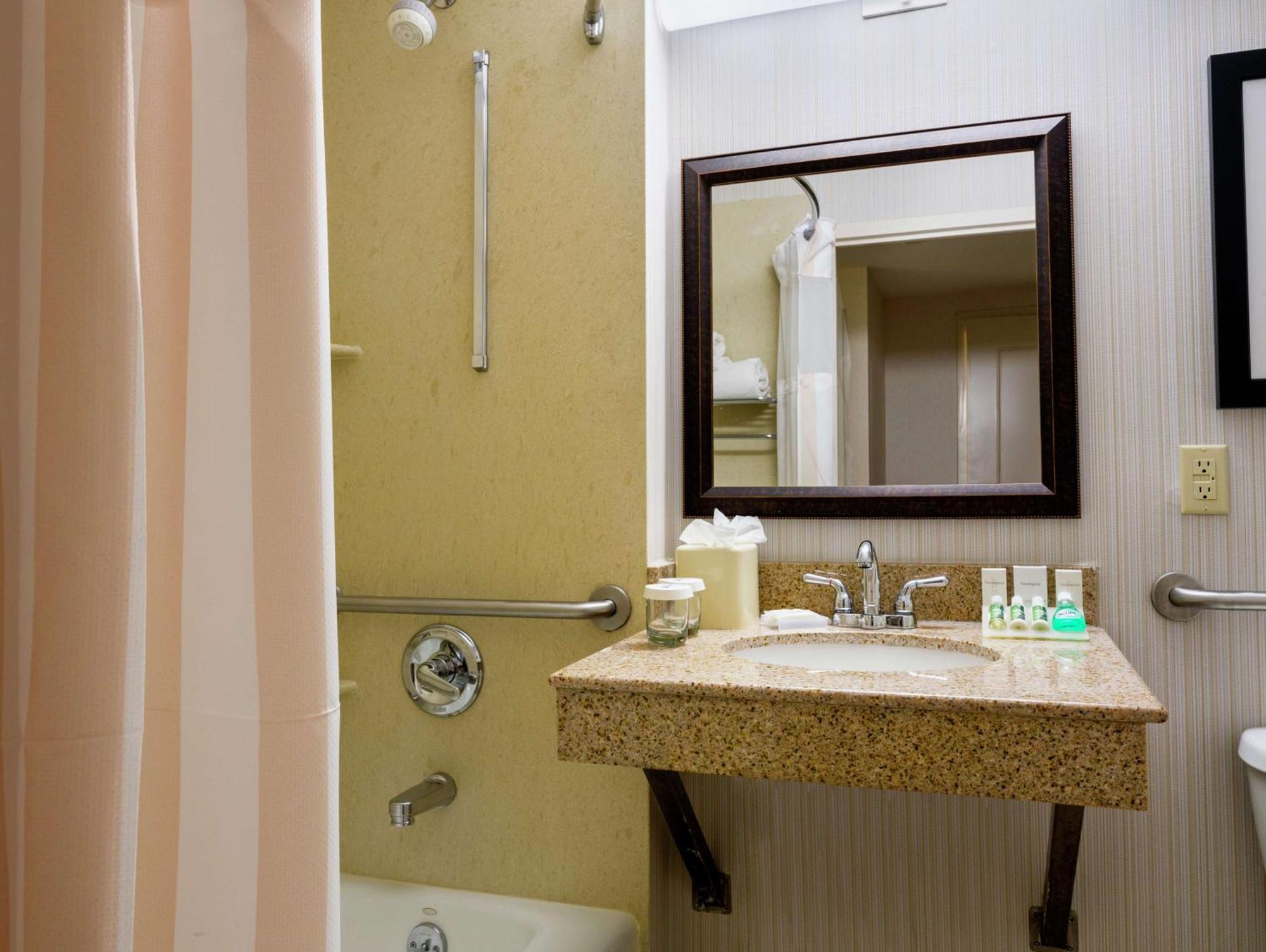 Hilton Garden Inn Queens/Jfk New York Dış mekan fotoğraf